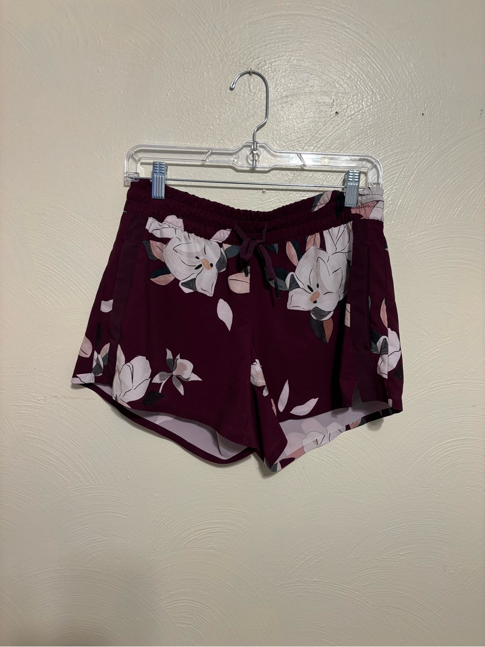 Athleta Floral Athletic Running Shorts Burgundy Pink Women’s Size 4